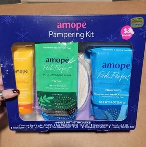 NIB Amope 10 Piece Pampering Kit